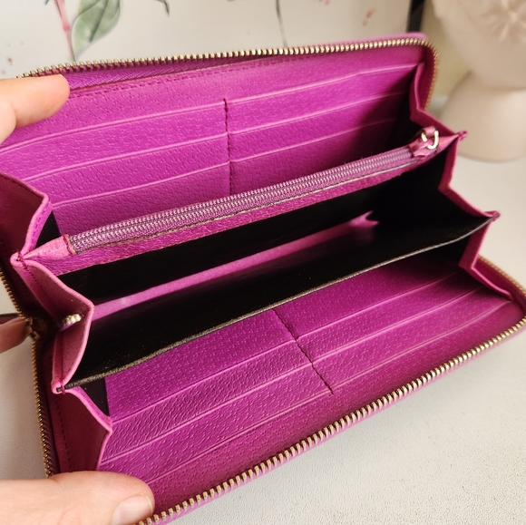 GUCCI GG Logo Canvas Zip Around Wallet - Picture 4 of 14